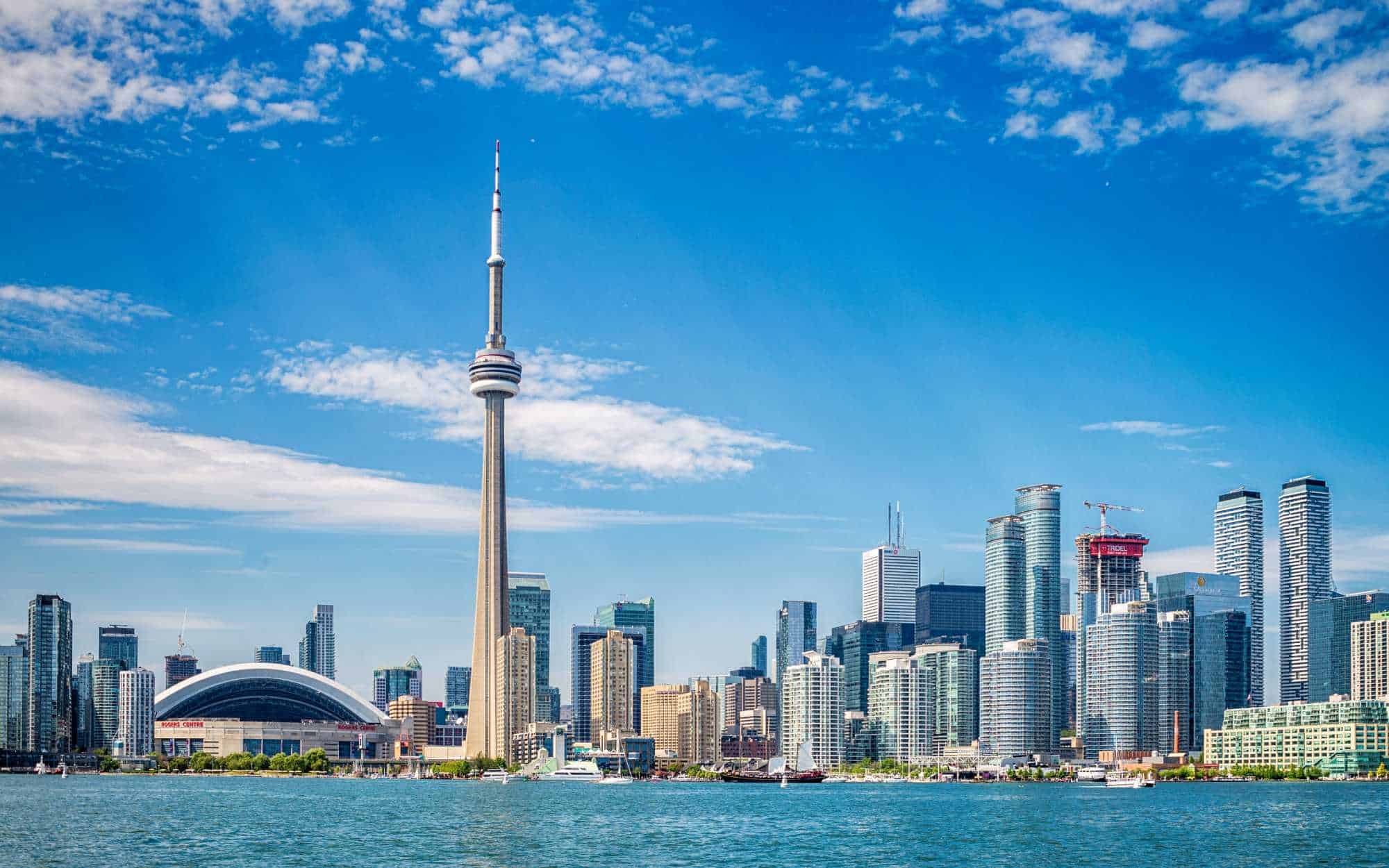 A stunning view of Toronto's skyline, accompanied by a focus on managed services, highlights the city's technological prowess. The image combines the city's iconic landmarks with visuals of streamlined IT solutions, emphasizing the seamless integration of cutting-edge managed services in a vibrant urban environment.